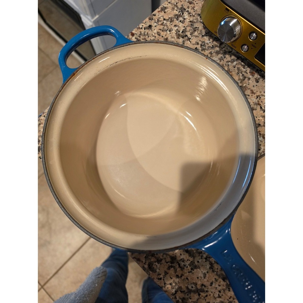 Le Creuset multifunctional 2.5qt sauce pan with skillet Marseille Blue - Picture 9 of 10
